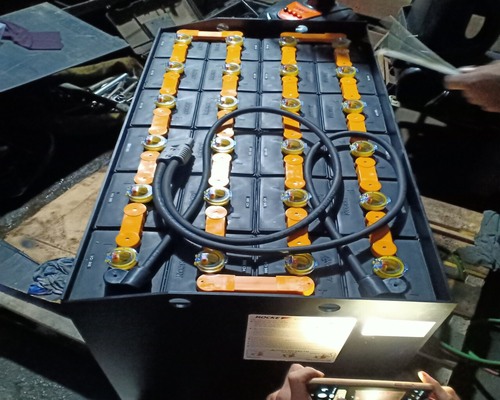 ac quy xe nang rocket tai Dong Nai