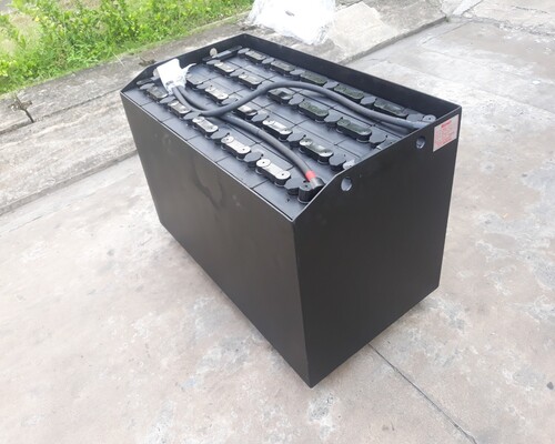 ac quy xe nang rocket tai binh duong