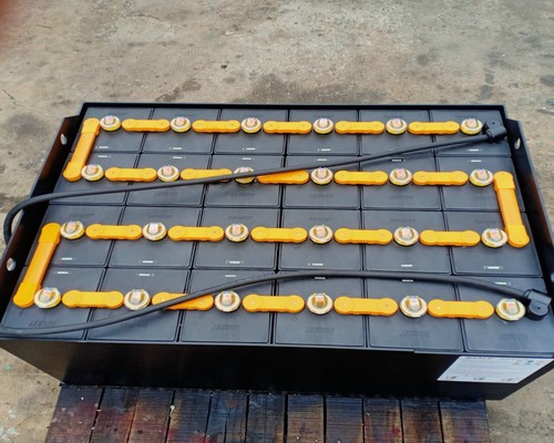 ac quy xe nang rocket tai binh duong