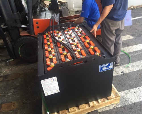 ban binh ac quy xe nang dien