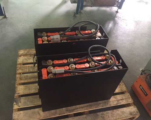 cham-soc-binh-ac-quy-xe-nang-khi-khong-su-dung