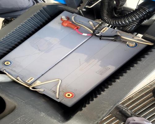 binh-ac-quy-xe-cha-san