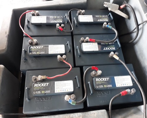 binh-ac-quy-xe-cha-san