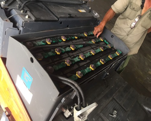 bao-duong-bao-tri-ac-quy-xe-nang