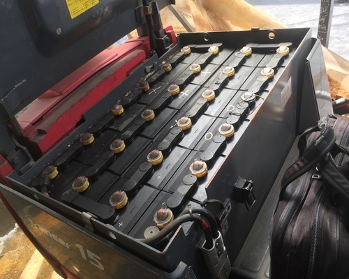 bao-duong-bao-tri-binh-ac-quy-xe-nang