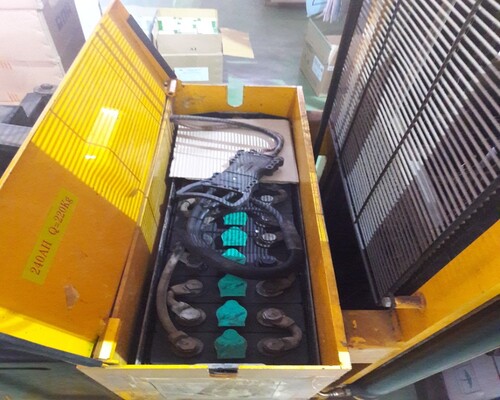 bao-tri-ac-quy-xe-nang-rocket