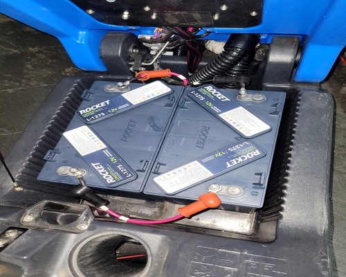 binh-ac-quy-xe-cha-san