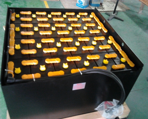 binh-ac-quy-xe-nang-rocket-tai-tay-ninh