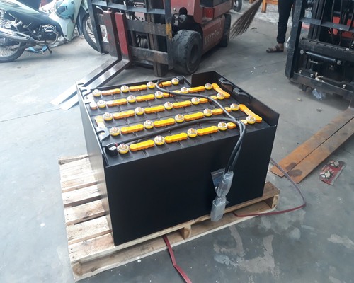 binh-ac-quy-xe-nang-tai-Hue