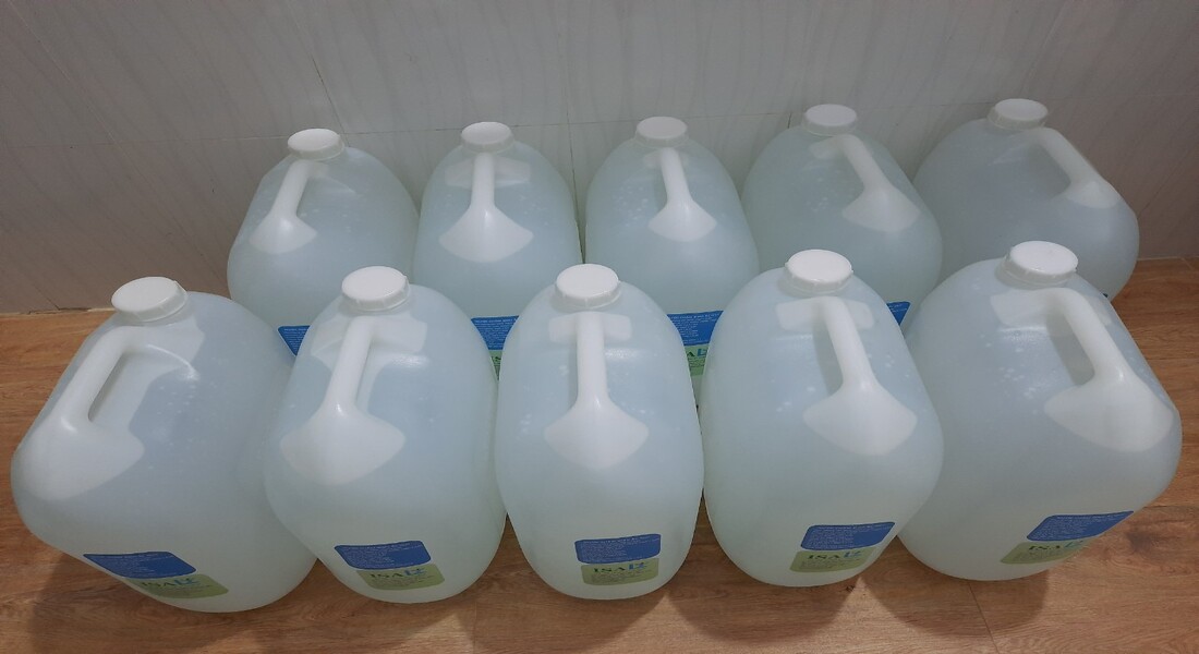 nuoc-cat-cham-binh-ac-quy-xe-nang