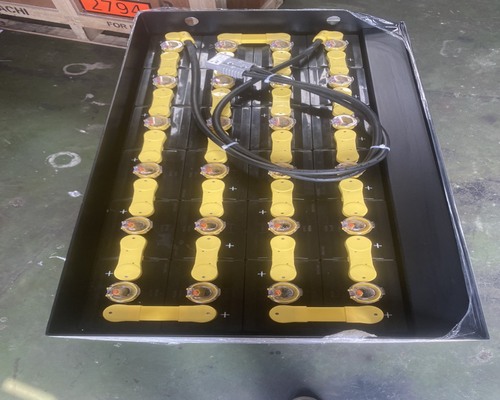 so-sanh-binh-ac-quy-xe-nang-rocket-so-voi-thuong-hieu-khac