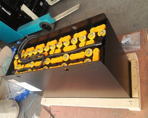 xu-huong-tuong-lai-binh-ac-quy-xe-nang-rocket