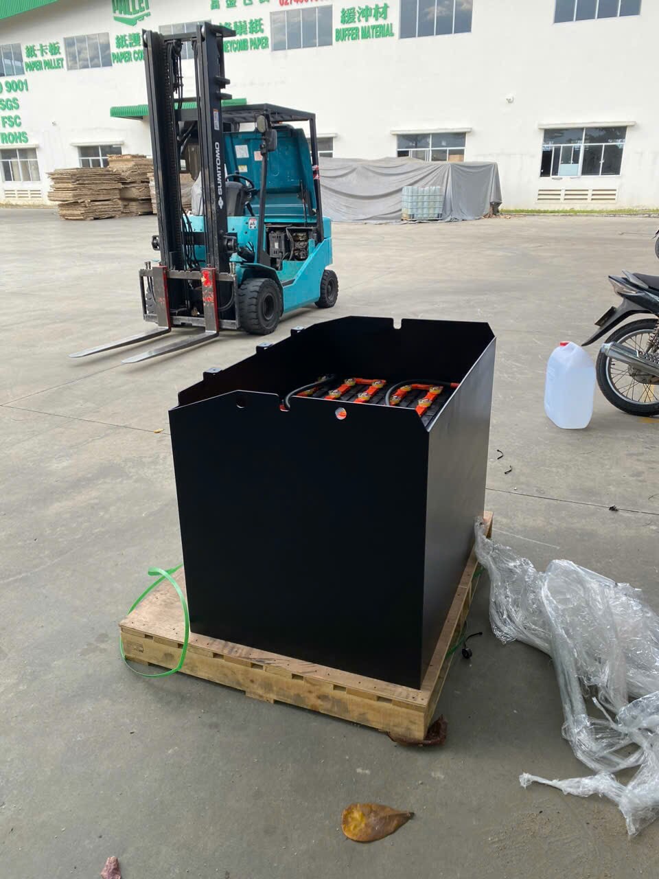 ban- ac-quy-xe-nang.jpg