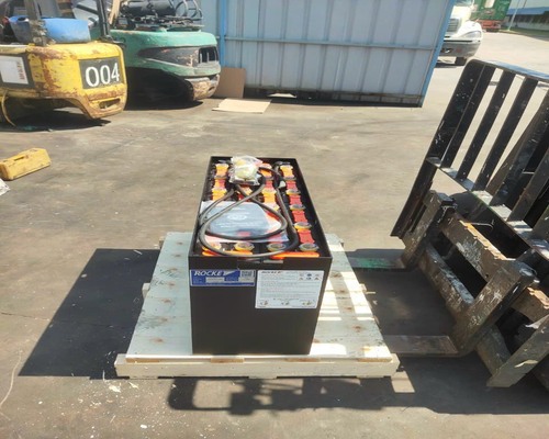 nguyen-nhan-hu-hai-ac-quy-xe-nang-rocket